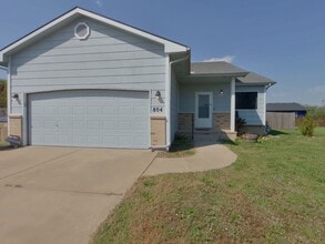 Building Photo - 804 N Longview Ct