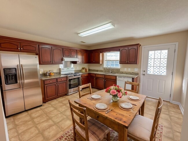 Building Photo - 8585 Clito Rd