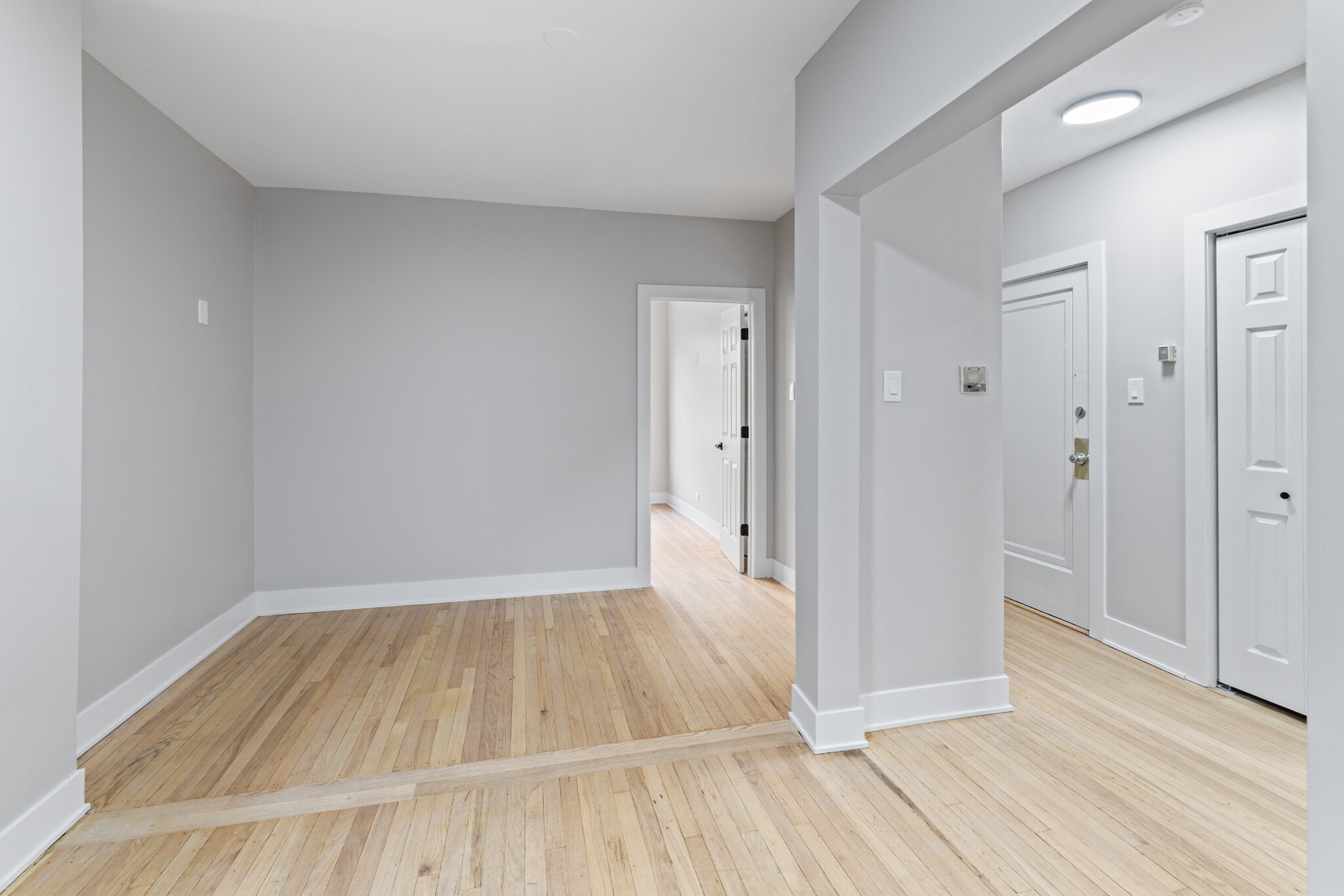 Building Photo - 7379 N Damen Ave