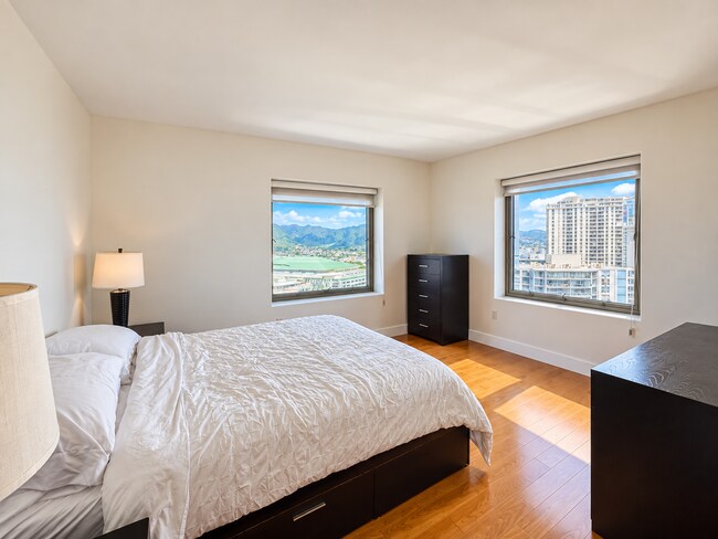 Building Photo - 1551 Ala Wai Blvd
