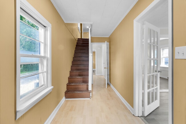 Building Photo - 516 2nd Ave