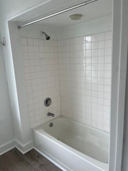 Building Photo - 370 S Negley Ave