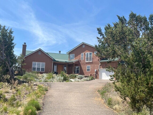 Building Photo - 16 Vista Encantada Dr