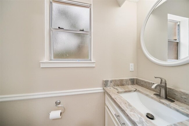 Building Photo - 135 Towering Pines Dr