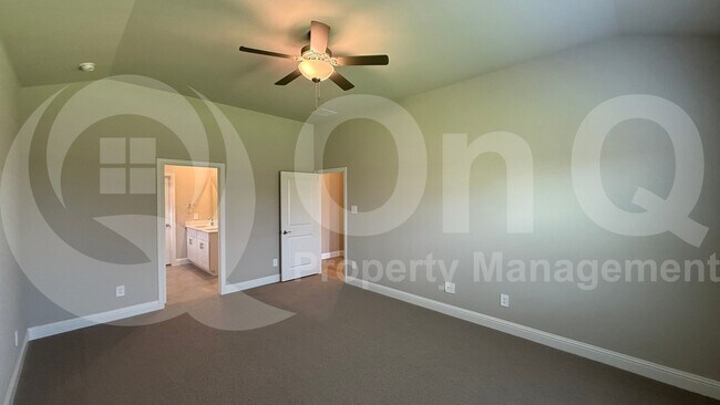 Building Photo - 685 Briar Dr