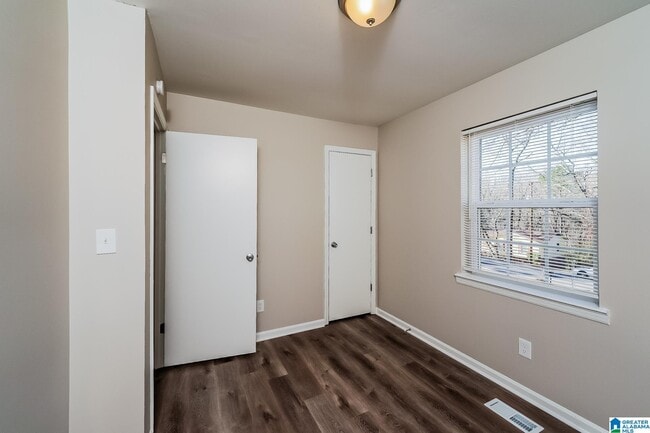 Building Photo - 1405 Highland Dr