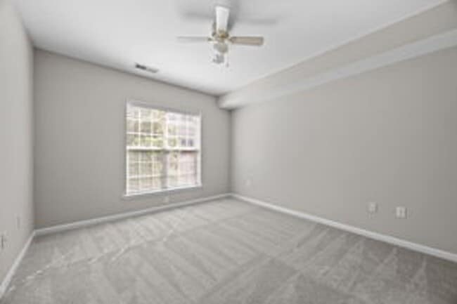 Building Photo - Charming 2 Bed + Office Condo in the Heart...