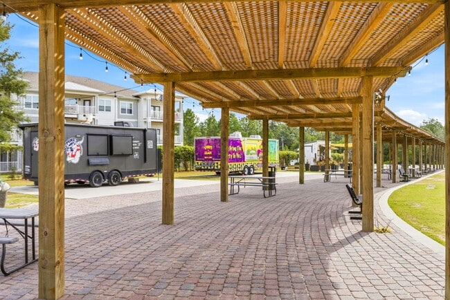 Building Photo - 486 Fanny Ann Way