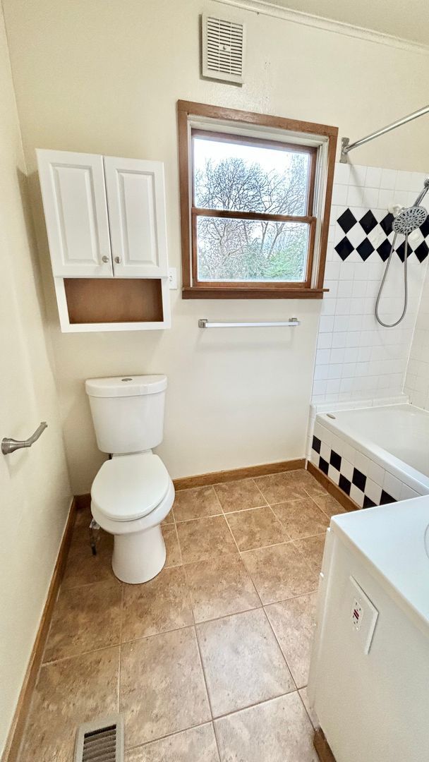 Building Photo - Character-Rich 1912 Home in North Portland – Spacious 2 Bed / 1 Bath