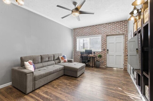 Building Photo - 343 8th St NE