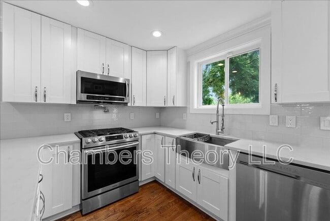 Building Photo - 1273 Oates St NE