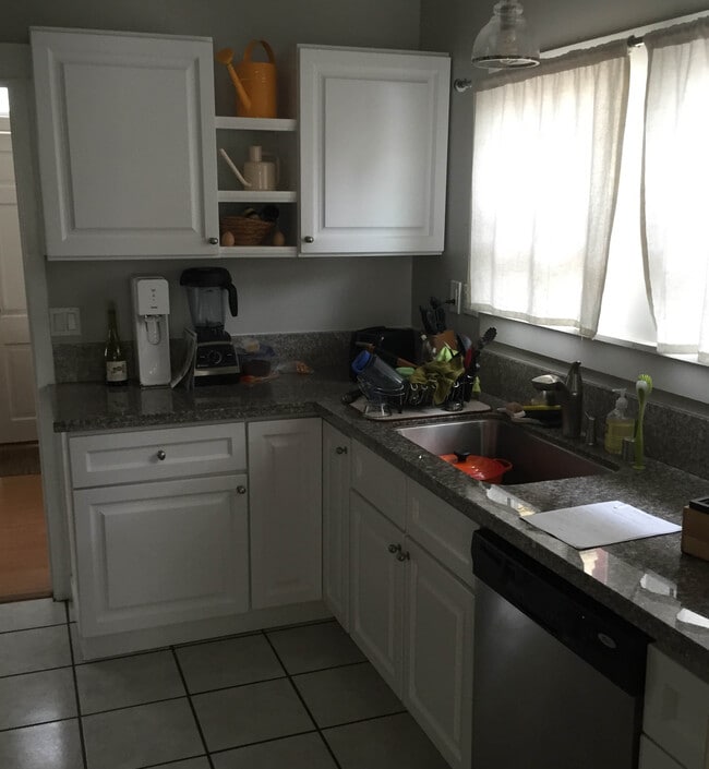 Building Photo - 957 N Avenue 49