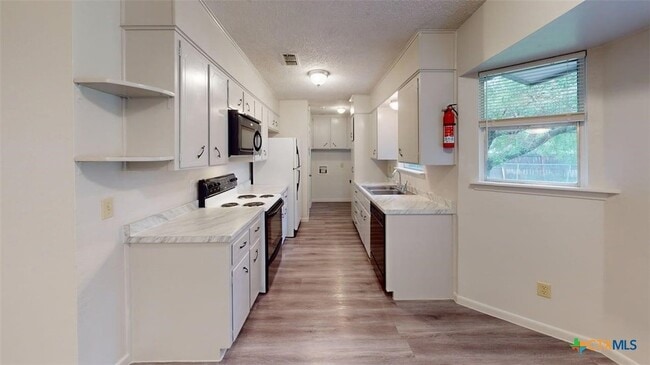 Building Photo - 1804 Clarawood Dr