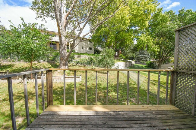 Building Photo - 4504 S Cliff Ave