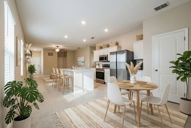 Building Photo - You're in luck! The next 6 homes leased will receive a one-time $ 1,000 discount.*