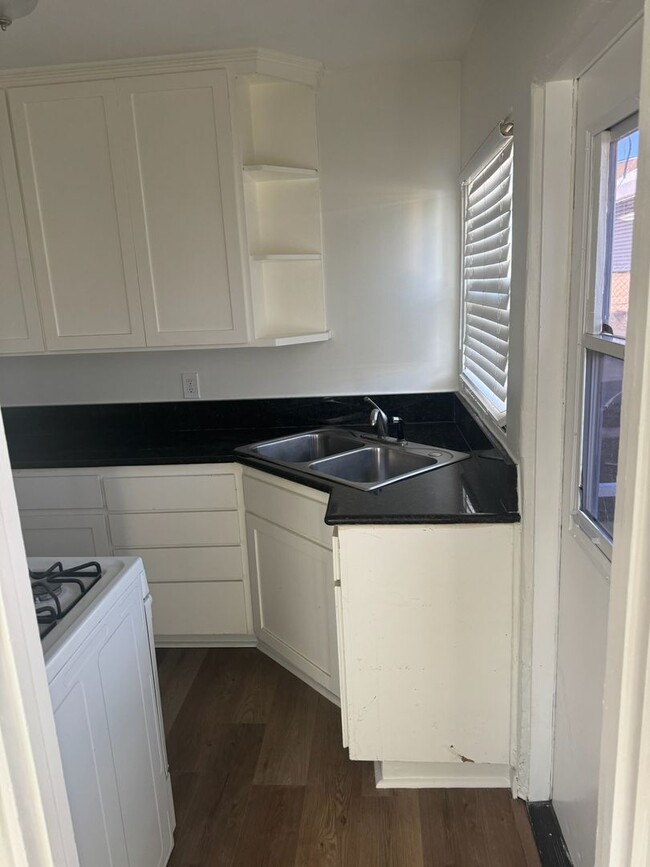 Building Photo - Newly Renovated Home