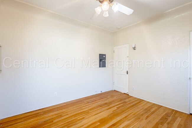 Building Photo - 3 Bedroom/2.5 Bath Home with a Mother In Law Unit - $2595 per month!