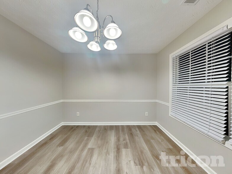 Building Photo - 305 Little Creek Rd SE