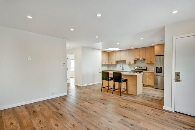 Building Photo - 123 Byxbee St