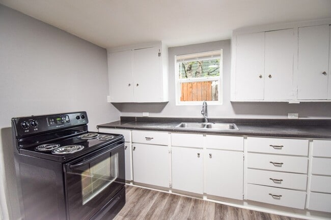 Building Photo - Charming 3 bedroom home in North Portland