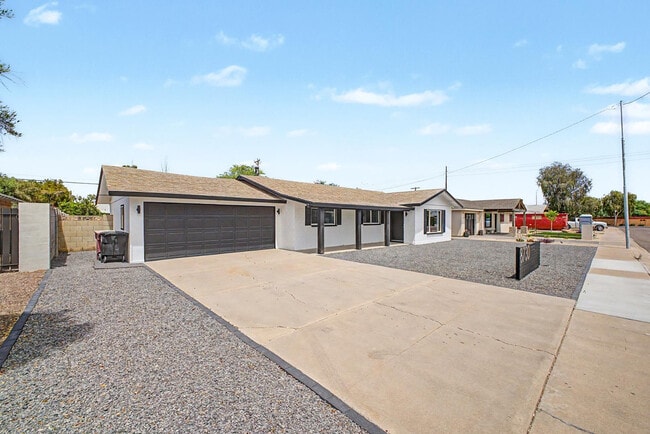 Building Photo - 8730 E Rancho Vista Dr