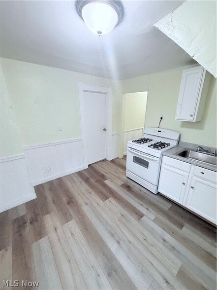 Building Photo - 2219 W 103rd St