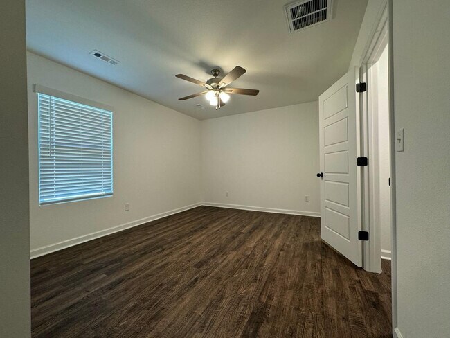 Building Photo - 7441 4th St