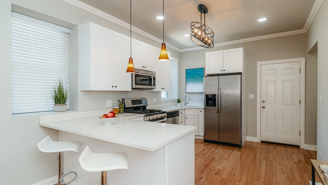 Building Photo - 3710 W Wrightwood Ave