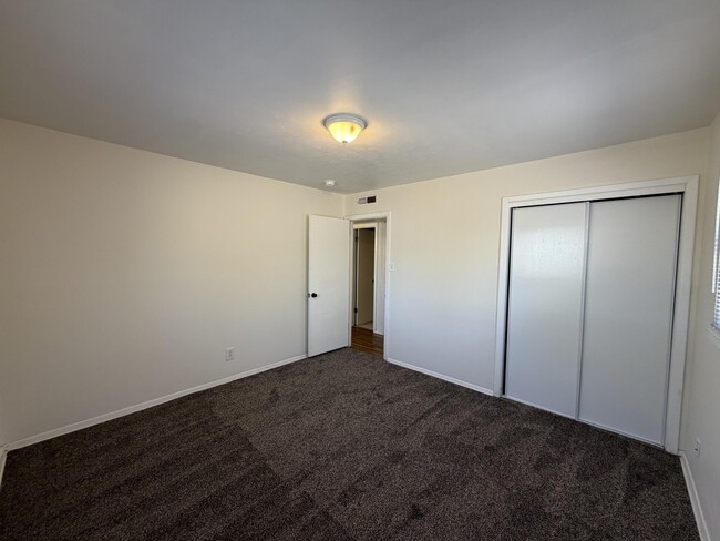 Building Photo - 317 Cagua Dr NE