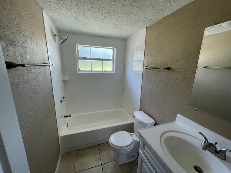 Building Photo - 1205 W Pierce St