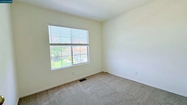 Building Photo - 1023 Vista Pointe Cir
