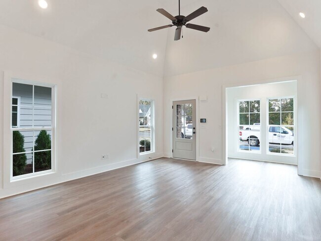 Building Photo - Fox Run Village Duette with Amenities