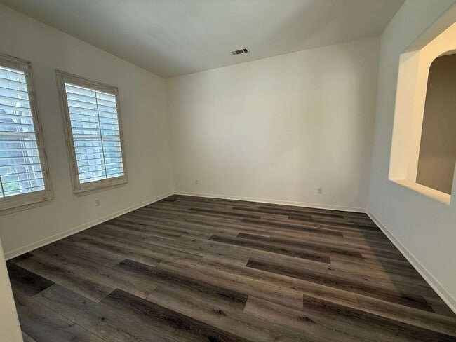 Building Photo - 4 bed, 3 1/2 bath beautiful home Wood Ranc...