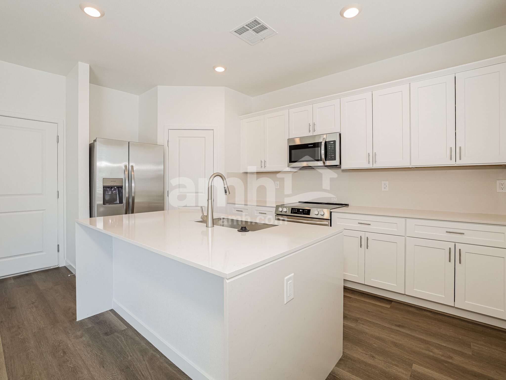 Building Photo - 2379 Monroe Ave