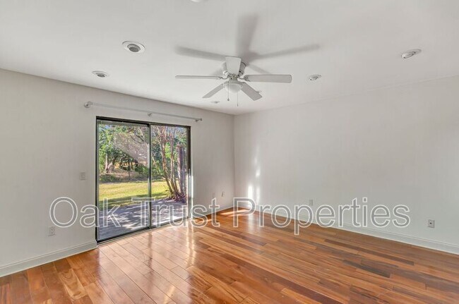 Building Photo - 309 St Charles Ct