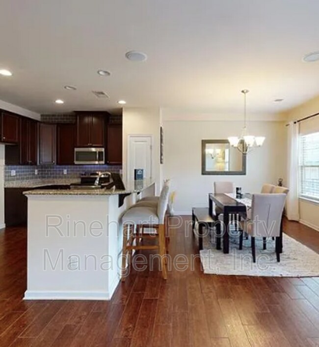 Building Photo - 2430 Alyssa Ln