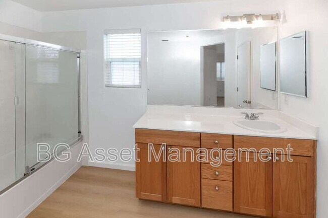 Building Photo - 128 Kingfisher St