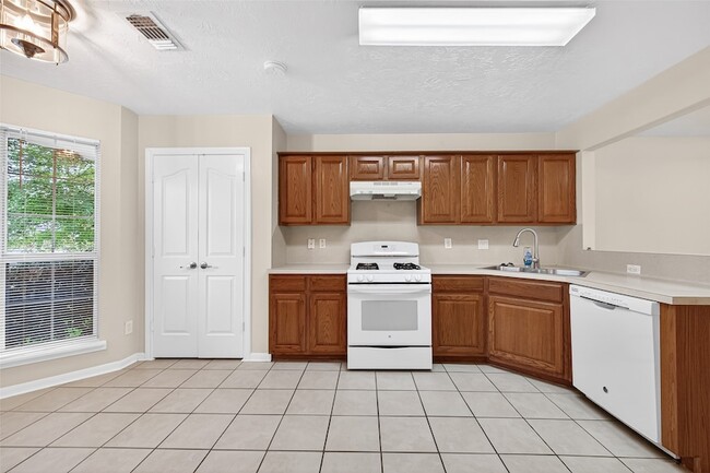 Building Photo - 22938 Sugar Bear Dr