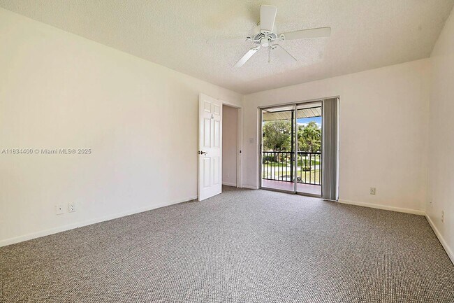 Building Photo - 6568 Chasewood Dr