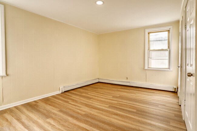 Building Photo - 84 Magnolia St