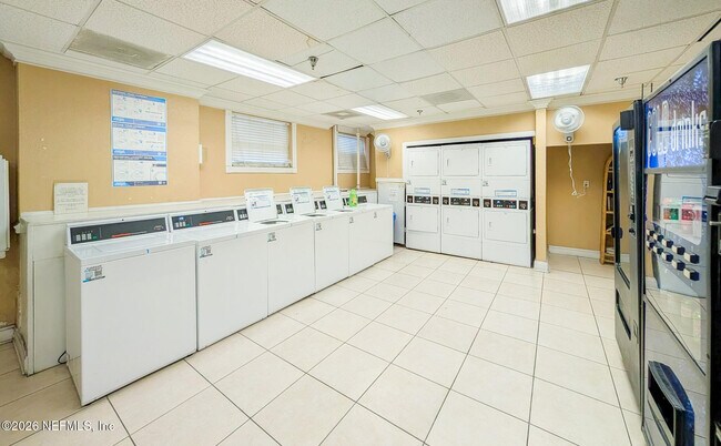Building Photo - 311 W Ashley St
