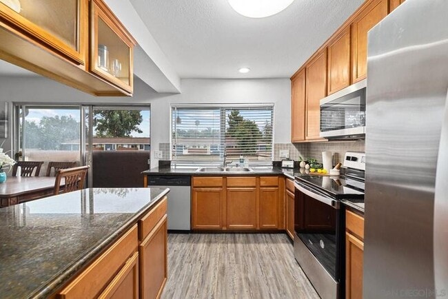 Building Photo - 615 Fredricks Ave