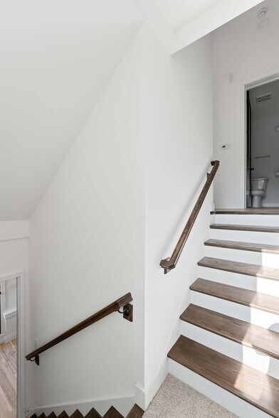 Building Photo - 6515 Nashville Ave