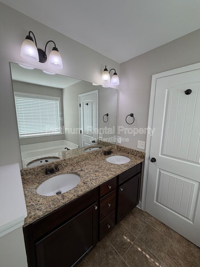 Building Photo - 95 Rand Way