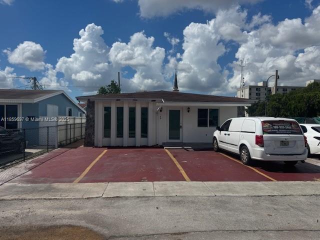 Building Photo - 108 E 8th St
