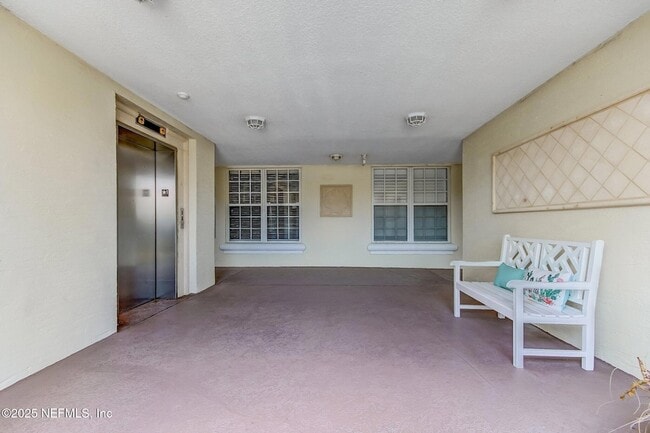 Building Photo - 425 S Ocean Grande Dr