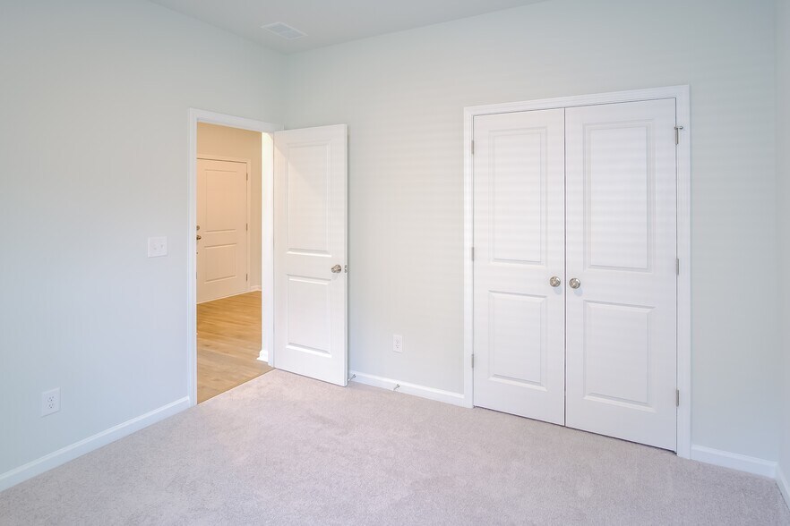 Building Photo - 2705 Monaca Dr