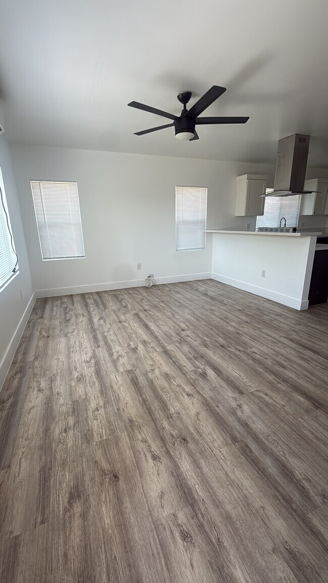 Building Photo - 4606 S Normandie Ave