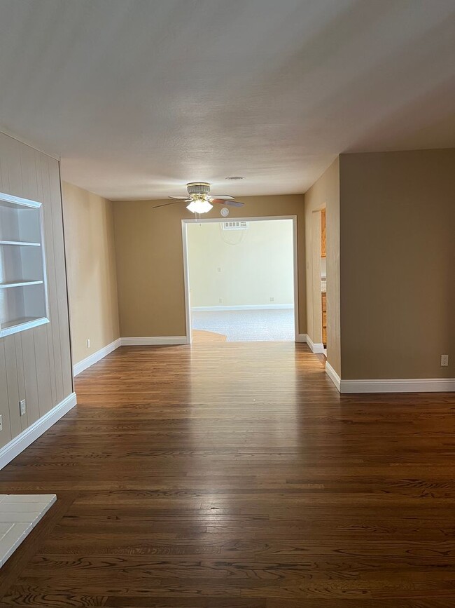 Building Photo - BEAUTIFUL 4 BED CARMICHAEL HOME WITH POOL!!