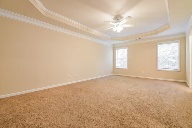 Building Photo - 910 Elderberry Ln